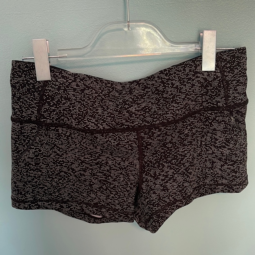LULULEMON BIKE SHORTS! 2.5” RARE PATTERN!